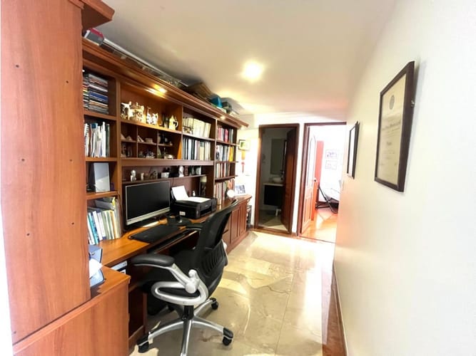 Apartamento de 3 alcobas en venta en Santa Barbara Occidental, Bogotá, 109 m² · foto 13 de 13