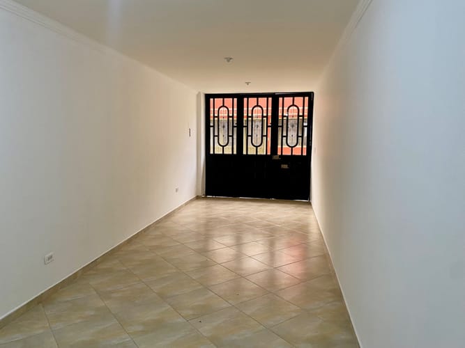 Casa de 6 alcobas en venta en Lindaraja, Bogotá, 132 m² · foto 3 de 24