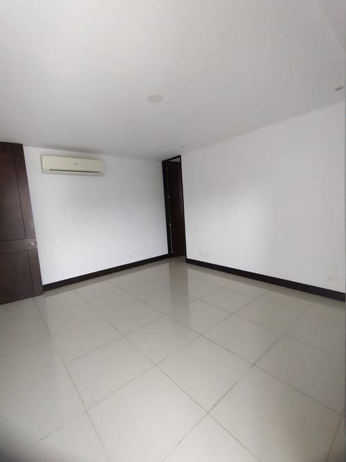 Apartamento de 4 alcobas en venta en Aguacatal, Cali, 200 m² · foto 18 de 24