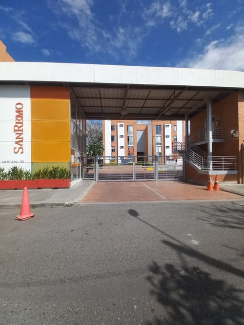 Apartamento de 2 alcobas en venta en Picaleña Y Mirolindo, Ibagué, 61 m² · foto 2 de 24