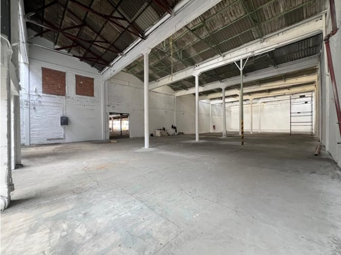 Bodega en arriendo en Zona Industrial No. 1, Itagüí, 2400 m² · foto 2 de 15