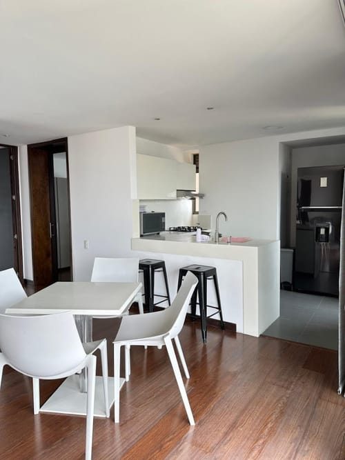 Apartamento de 1 alcoba en arriendo en San Lucas, Medellín, 95 m² · foto 3 de 17