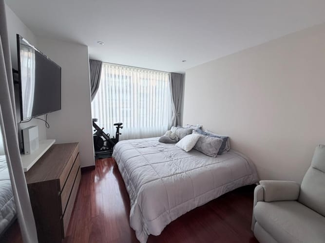 Apartaestudio en venta en Chicó Navarra, Bogotá, 71 m² · foto 2 de 24