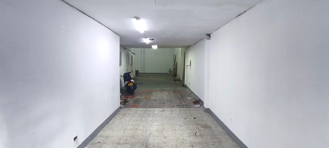 Bodega en arriendo en Conquistadores, Medellín, 175 m² · foto 2 de 12