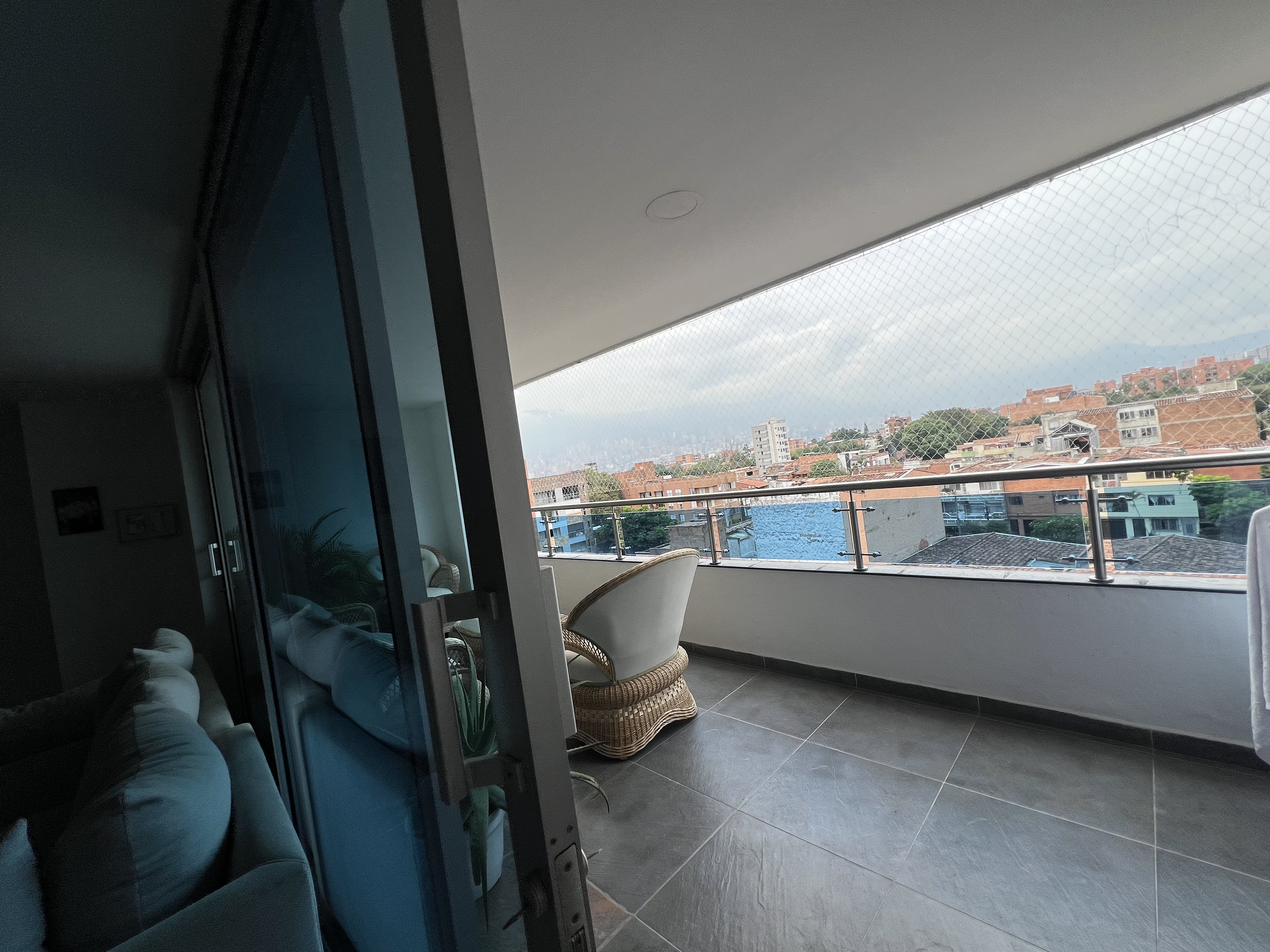 Apartamento en venta en Laureles, Medellín · foto 3 de 24