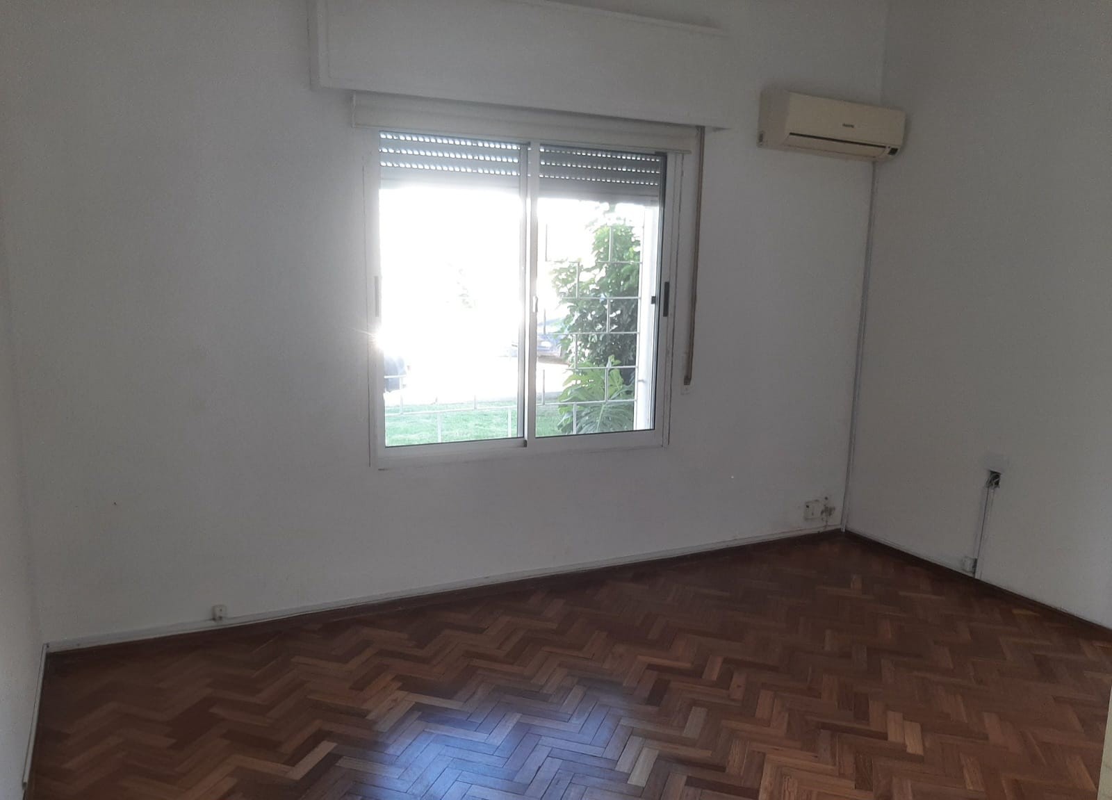 Alquiler Casa 2 Dormitorios en Carrasco con Jardín, Patio, Parrillero y Estacionamiento · Foto 12