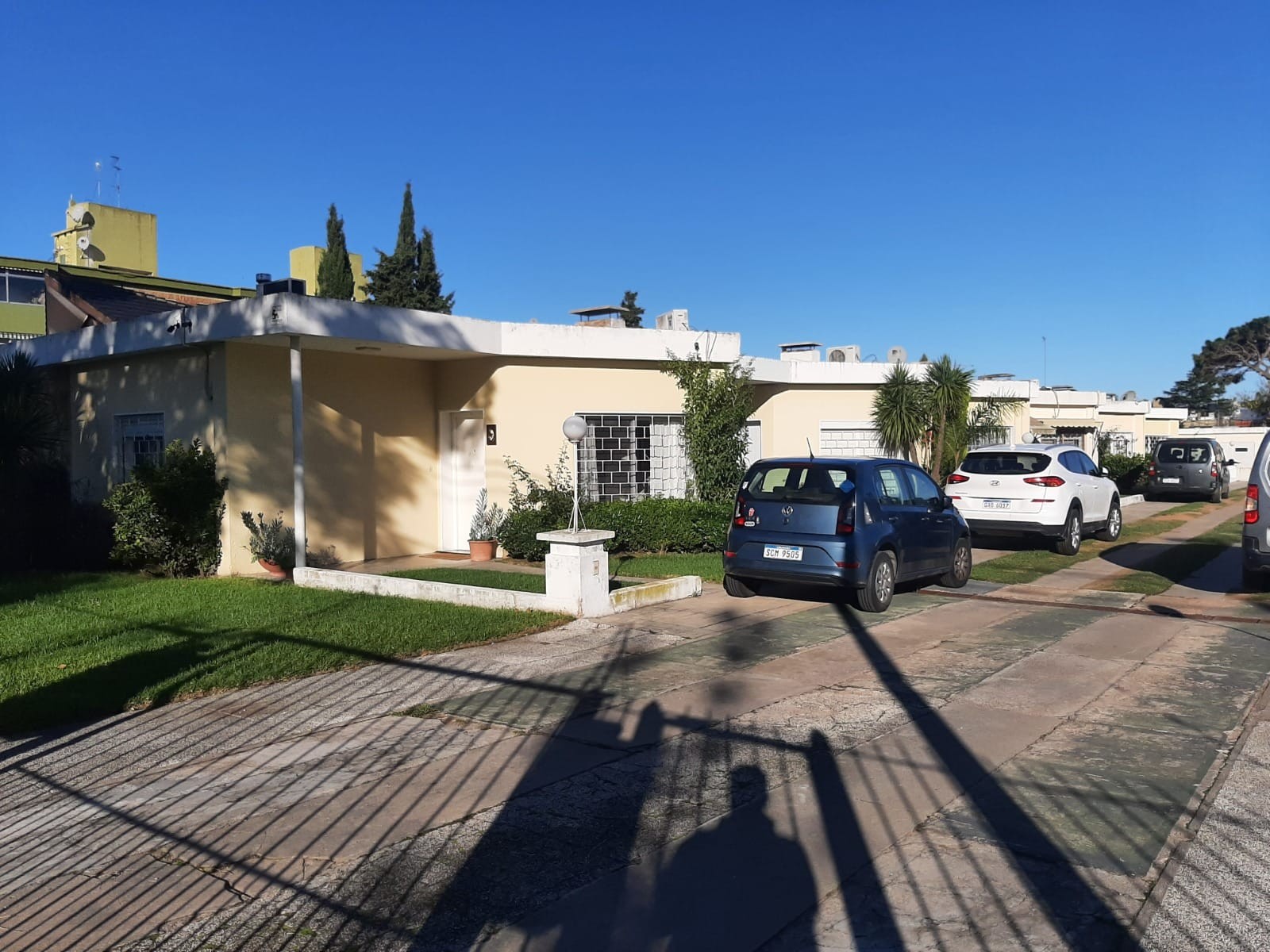 Alquiler Casa 2 Dormitorios en Carrasco con Jardín, Patio, Parrillero y Estacionamiento · Foto 6