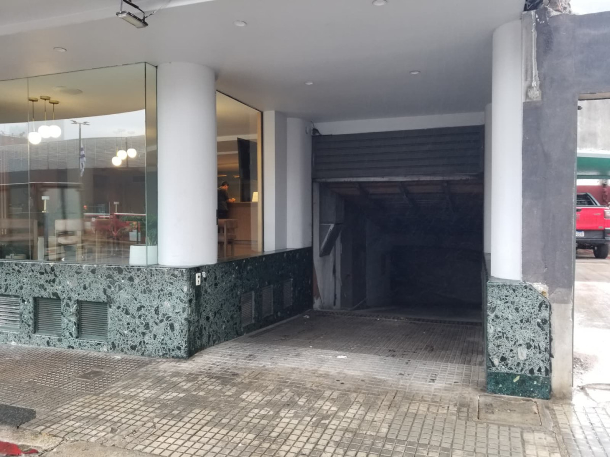 Alquiler de Cochera en Tres Cruces · Foto 7