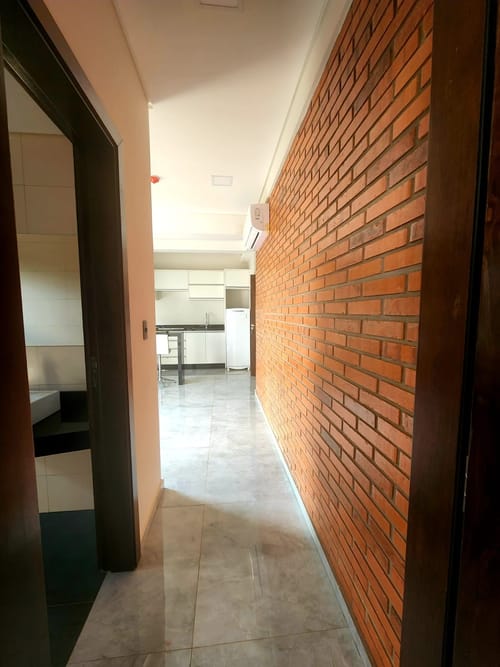 VENDO DEPARTAMENTO DE UN DORMITORIO CON BALCON EDIFICIO GONNET / RENTA ASEGURADA - foto 3