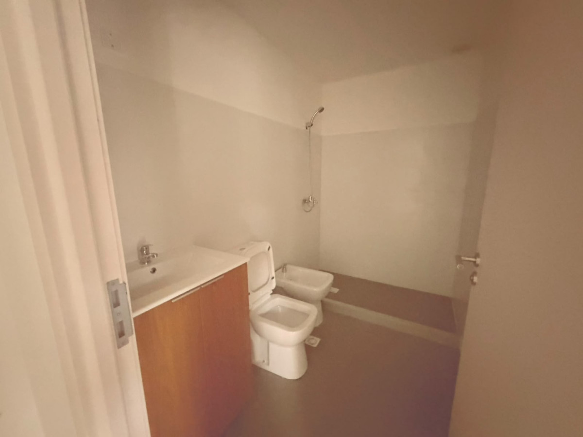 Alquiler 1 dormitorio a estrenar PB con entrada propia - Tres Cruces · Foto 10
