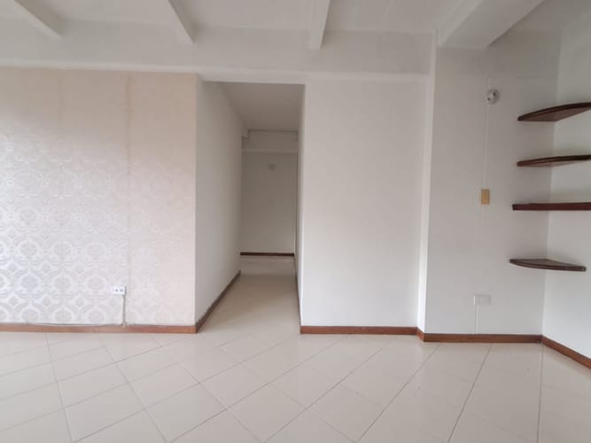 Apartamento de 4 alcobas en venta en Loma De Los Bernal, Medellín, 92 m² · foto 4 de 24