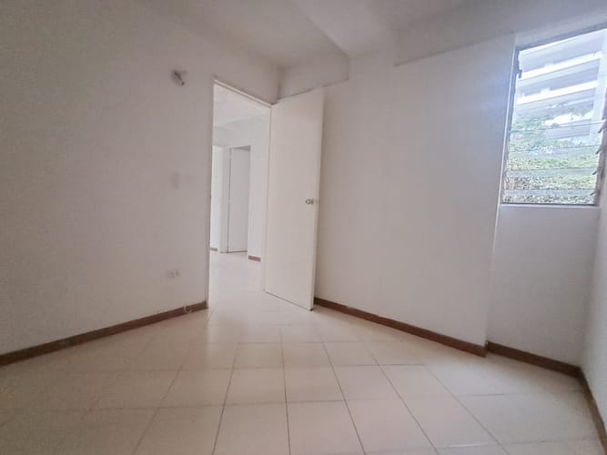 Apartamento de 4 alcobas en venta en Loma De Los Bernal, Medellín, 92 m² · foto 6 de 24