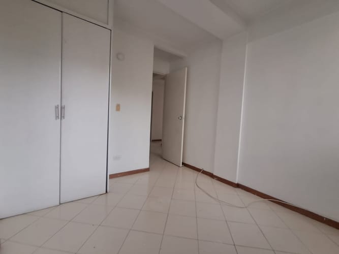 Apartamento de 4 alcobas en venta en Loma De Los Bernal, Medellín, 92 m² · foto 9 de 24