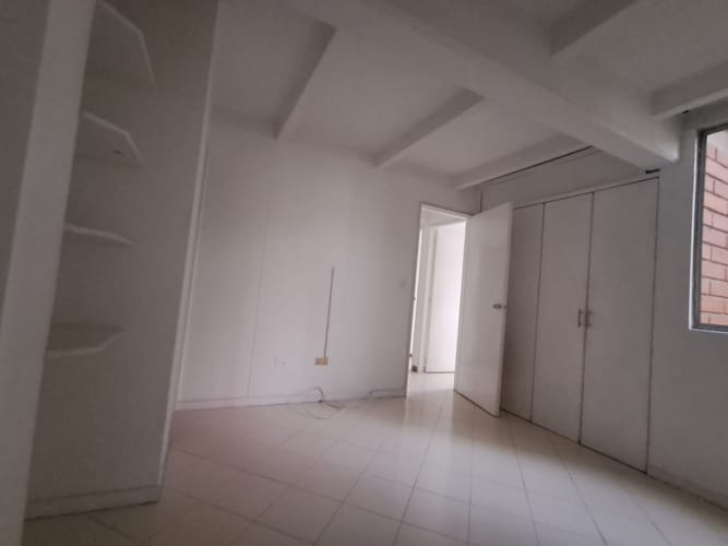Apartamento de 4 alcobas en venta en Loma De Los Bernal, Medellín, 92 m² · foto 10 de 24