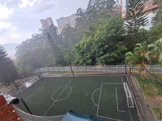 Apartamento de 4 alcobas en venta en Loma De Los Bernal, Medellín, 92 m² · foto 16 de 24