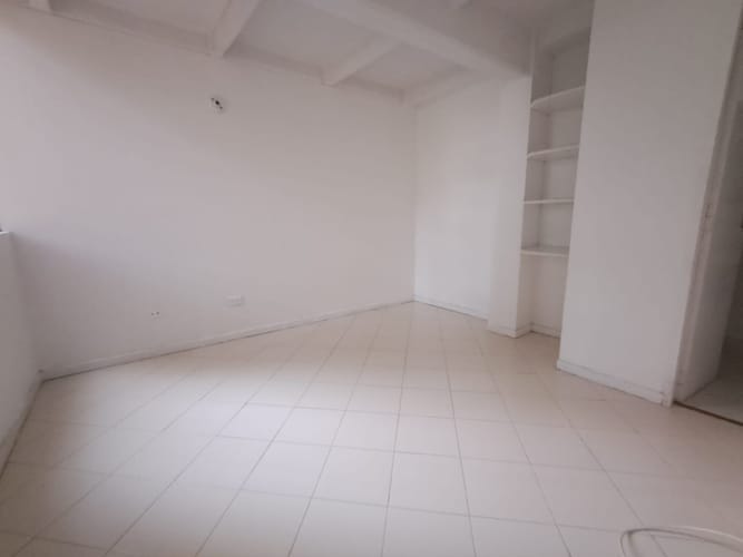 Apartamento de 4 alcobas en venta en Loma De Los Bernal, Medellín, 92 m² · foto 17 de 24