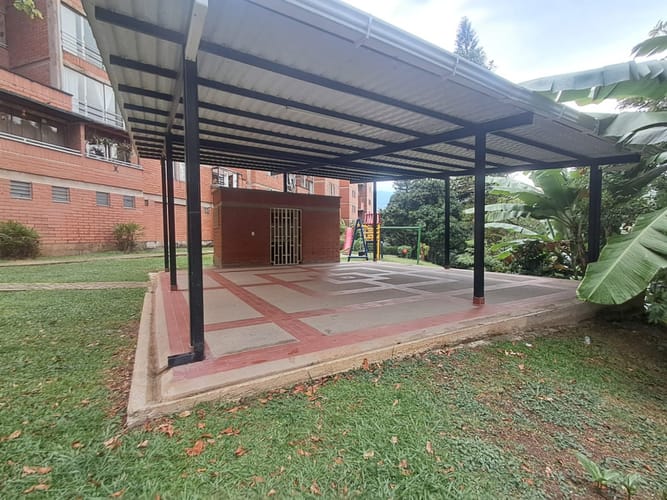 Apartamento de 4 alcobas en venta en Loma De Los Bernal, Medellín, 92 m² · foto 20 de 24