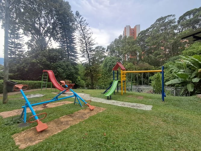 Apartamento de 4 alcobas en venta en Loma De Los Bernal, Medellín, 92 m² · foto 21 de 24