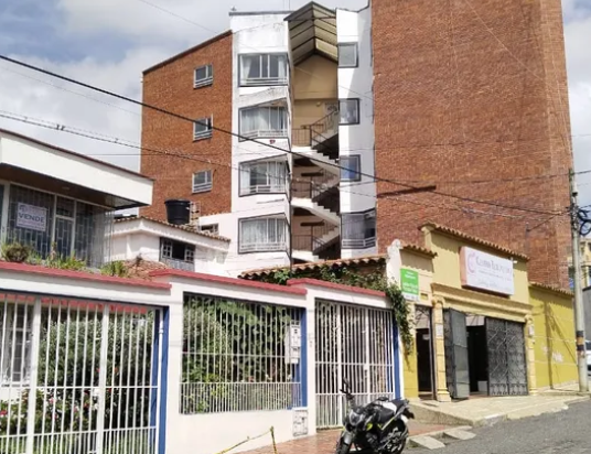 Casa de 5 alcobas en venta en Tunja, Tunja, 305 m² · foto 2 de 17