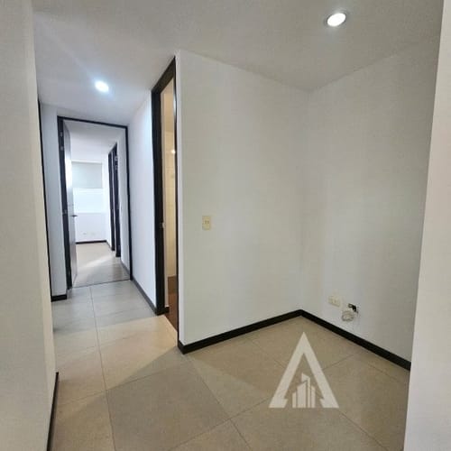 Apartamento de 3 alcobas en arriendo en Vía Las Palmas, Medellín, 85 m² · foto 2 de 15