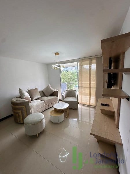 Apartamento de 3 alcobas en arriendo en Loma De Los Bernal, Medellín, 76 m² · foto 3 de 17