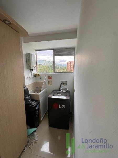 Apartamento de 3 alcobas en arriendo en Loma De Los Bernal, Medellín, 76 m² · foto 14 de 17