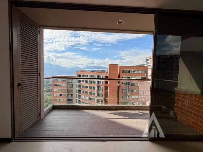 Apartamento de 3 alcobas en arriendo en Vía Las Palmas, Medellín, 161 m² · foto 4 de 24