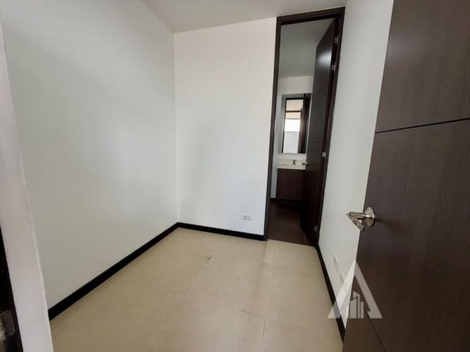 Apartamento de 3 alcobas en arriendo en Vía Las Palmas, Medellín, 161 m² · foto 7 de 24