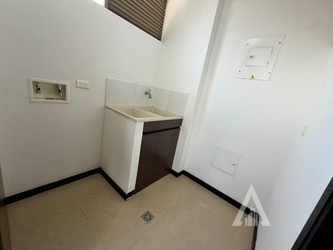 Apartamento de 3 alcobas en arriendo en Vía Las Palmas, Medellín, 161 m² · foto 8 de 24