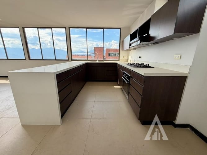 Apartamento de 3 alcobas en arriendo en Vía Las Palmas, Medellín, 161 m² · foto 9 de 24