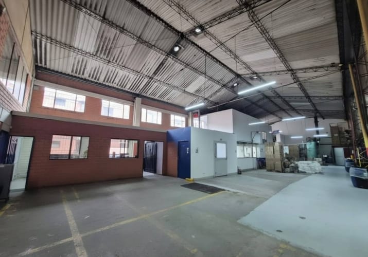 Bodega en venta en Samaria No 1, Itagüí, 1581 m² · foto 3 de 17