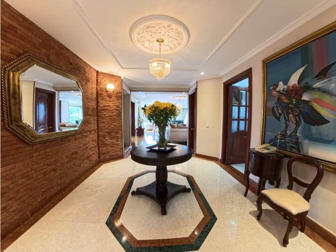 Apartamento de 4 alcobas en venta en Cerros De Niza, Bogotá, 330 m² · foto 2 de 20