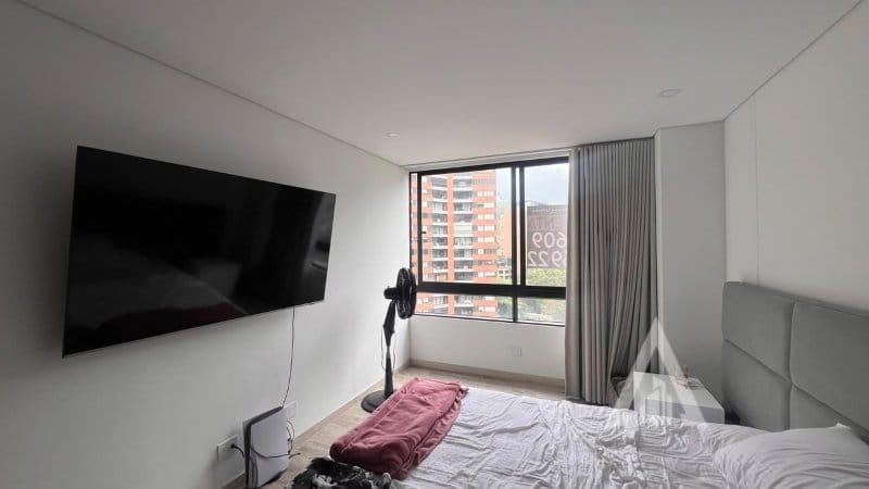 Apartamento de 3 alcobas en venta en Loma De Las Brujas, Medellín, 139 m² · foto 3 de 14