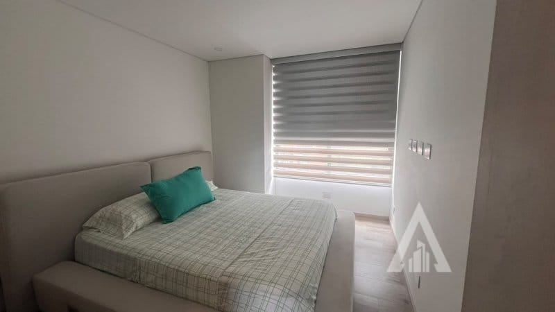 Apartamento de 3 alcobas en venta en Loma De Las Brujas, Medellín, 139 m² · foto 8 de 14