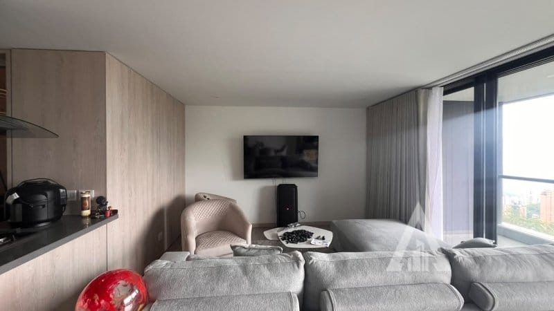 Apartamento de 3 alcobas en venta en Loma De Las Brujas, Medellín, 139 m² · foto 9 de 14
