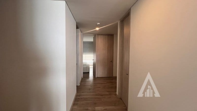 Apartamento de 3 alcobas en venta en Loma De Las Brujas, Medellín, 139 m² · foto 10 de 14