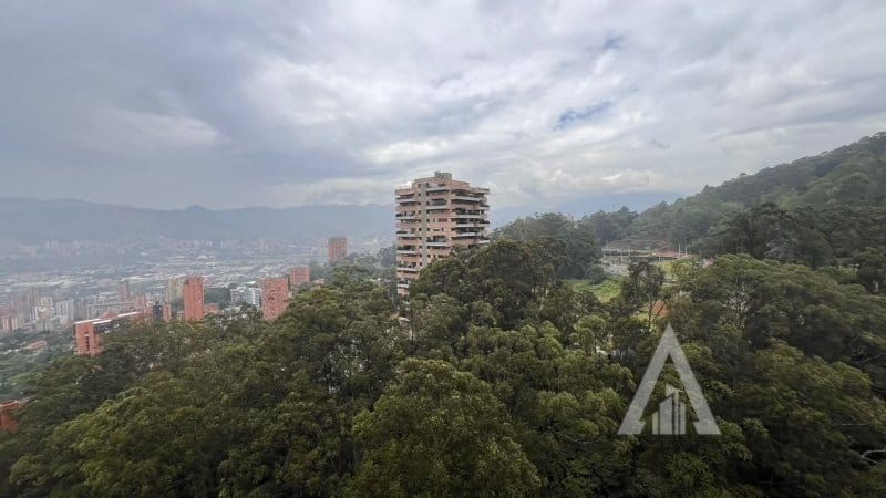 Apartamento de 3 alcobas en venta en Loma De Las Brujas, Medellín, 139 m² · foto 11 de 14