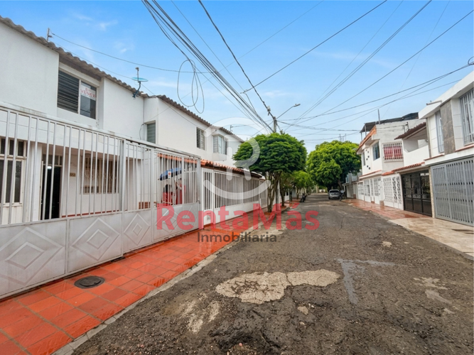 Casa de 5 alcobas en venta en Los Pinos, Cúcuta, 212 m² · foto 2 de 19