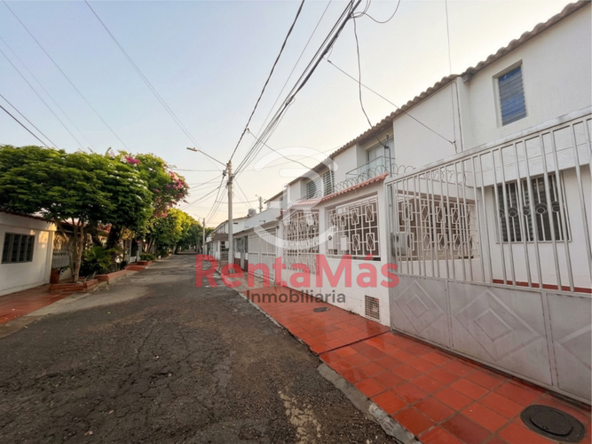 Casa de 5 alcobas en venta en Los Pinos, Cúcuta, 212 m² · foto 3 de 19