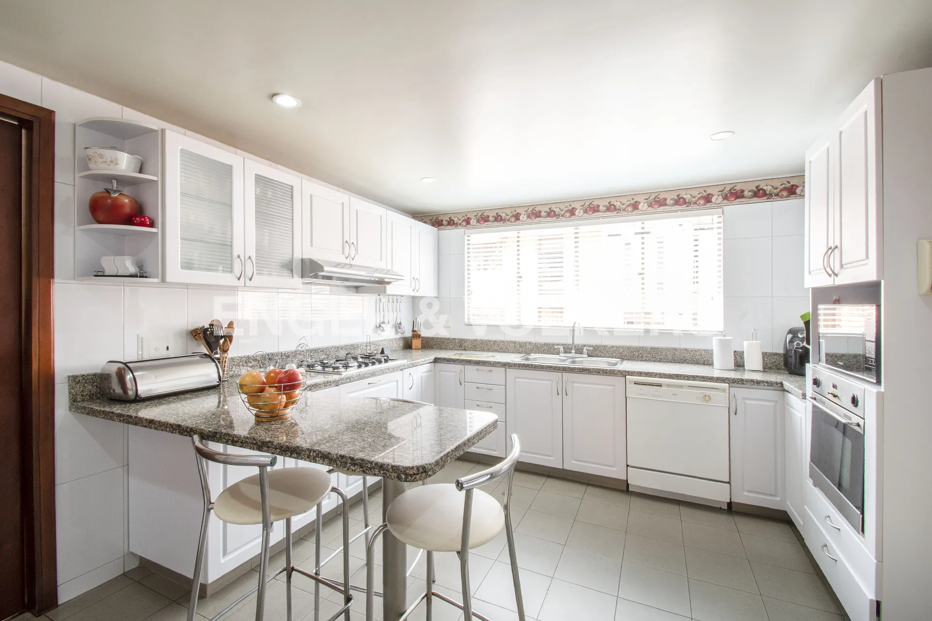 Apartamento en venta en Los Rosales, Bogotá · foto 8 de 21