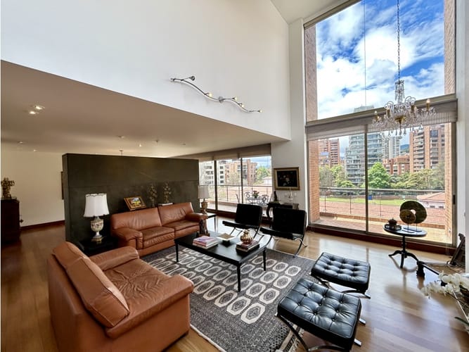 Apartamento de 4 alcobas en venta en La Cabrera, Bogotá, 354 m² · foto 2 de 24