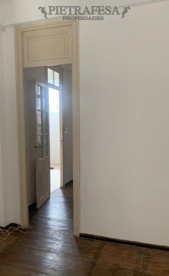 Apartamento 2 dormitorios con balcón en Cerrito y Juan Carlos Gómez · Foto 3