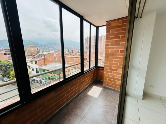 Apartamento de 3 alcobas en venta en Cristobal, Medellín, 90 m² · foto 3 de 15