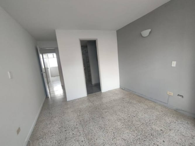 Apartamento de 4 alcobas en venta en La Castellana, Medellín, 110 m² · foto 2 de 24