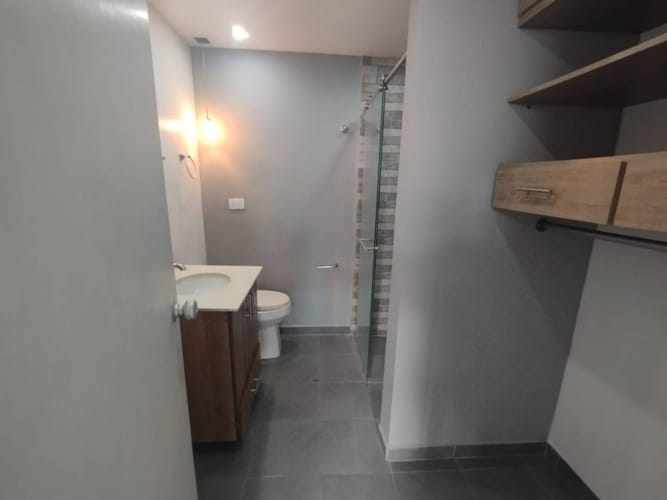 Apartamento de 4 alcobas en venta en La Castellana, Medellín, 110 m² · foto 3 de 24