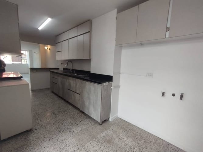 Apartamento de 4 alcobas en venta en La Castellana, Medellín, 110 m² · foto 14 de 24
