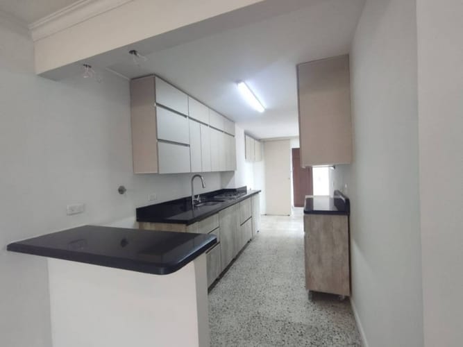 Apartamento de 4 alcobas en venta en La Castellana, Medellín, 110 m² · foto 15 de 24