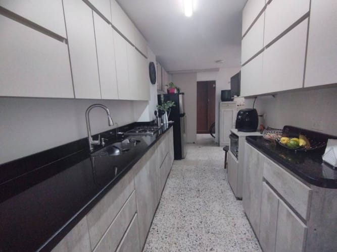 Apartamento de 4 alcobas en venta en La Castellana, Medellín, 110 m² · foto 22 de 24