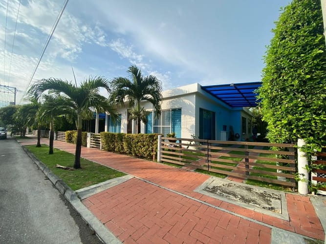 Casa de 4 alcobas en venta en Br. Los Tamarindos, Girardot, 220 m² · foto 2 de 15