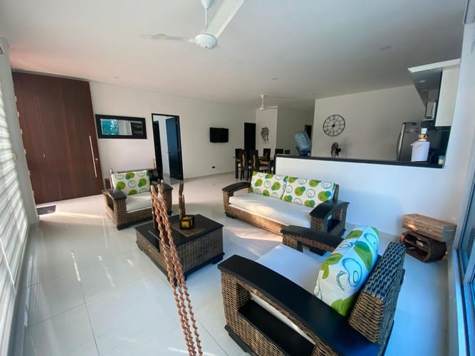 Casa de 4 alcobas en venta en Br. Los Tamarindos, Girardot, 220 m² · foto 3 de 15